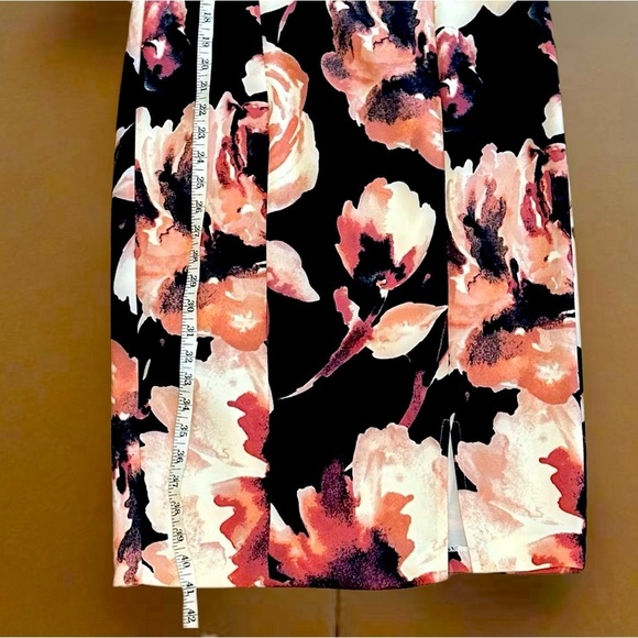 Floral Patterned Marina Dress Size 8: Perfect for Effortless Style and Grace - Picture 9 of 14